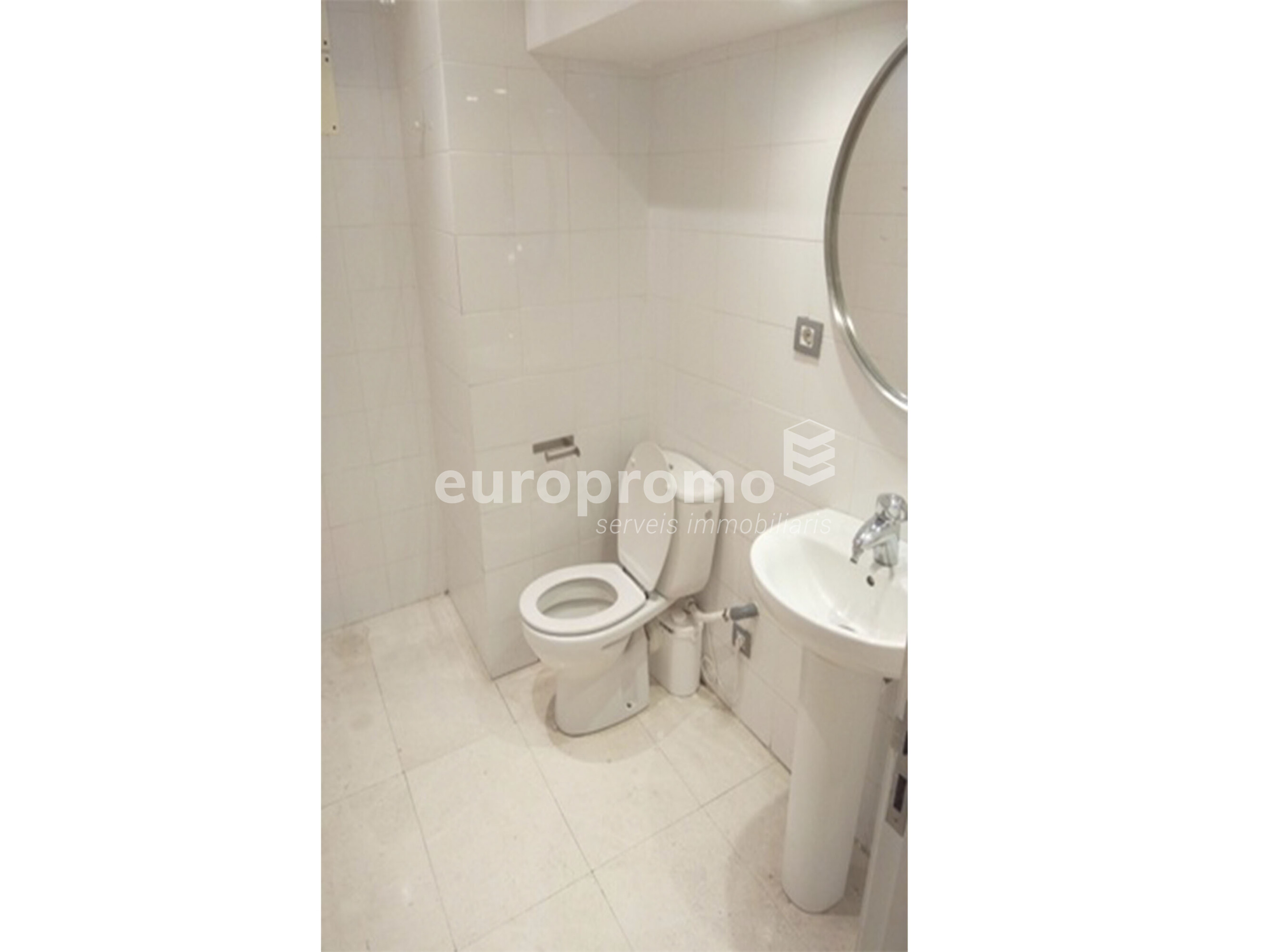 Local de 128m2 situado en primera linea y mejor zona comercial de la ciudad!